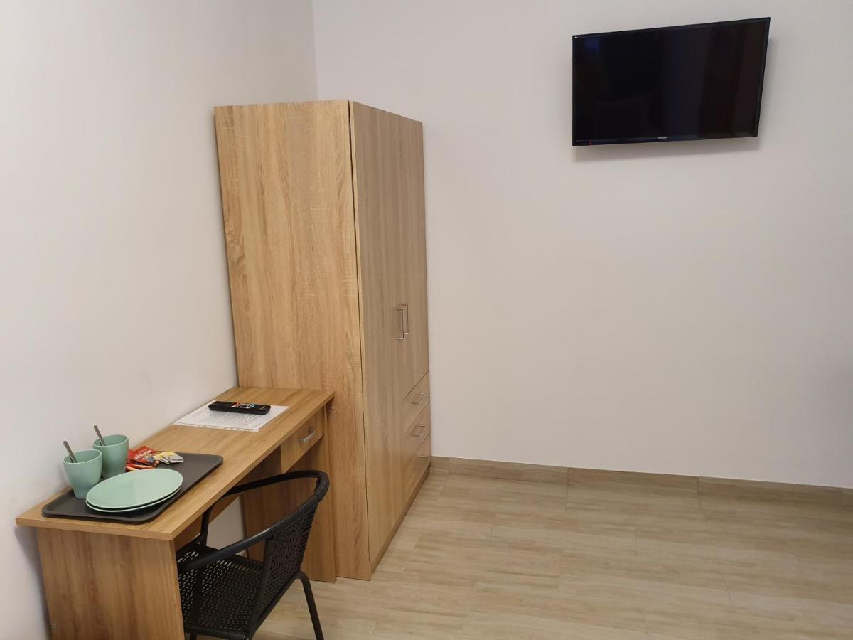 Hostel Mleczna - Metro Zacisze Warszawa Eksteriør billede