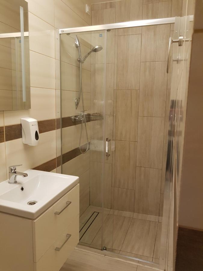 Hostel Mleczna - Metro Zacisze Warszawa Eksteriør billede